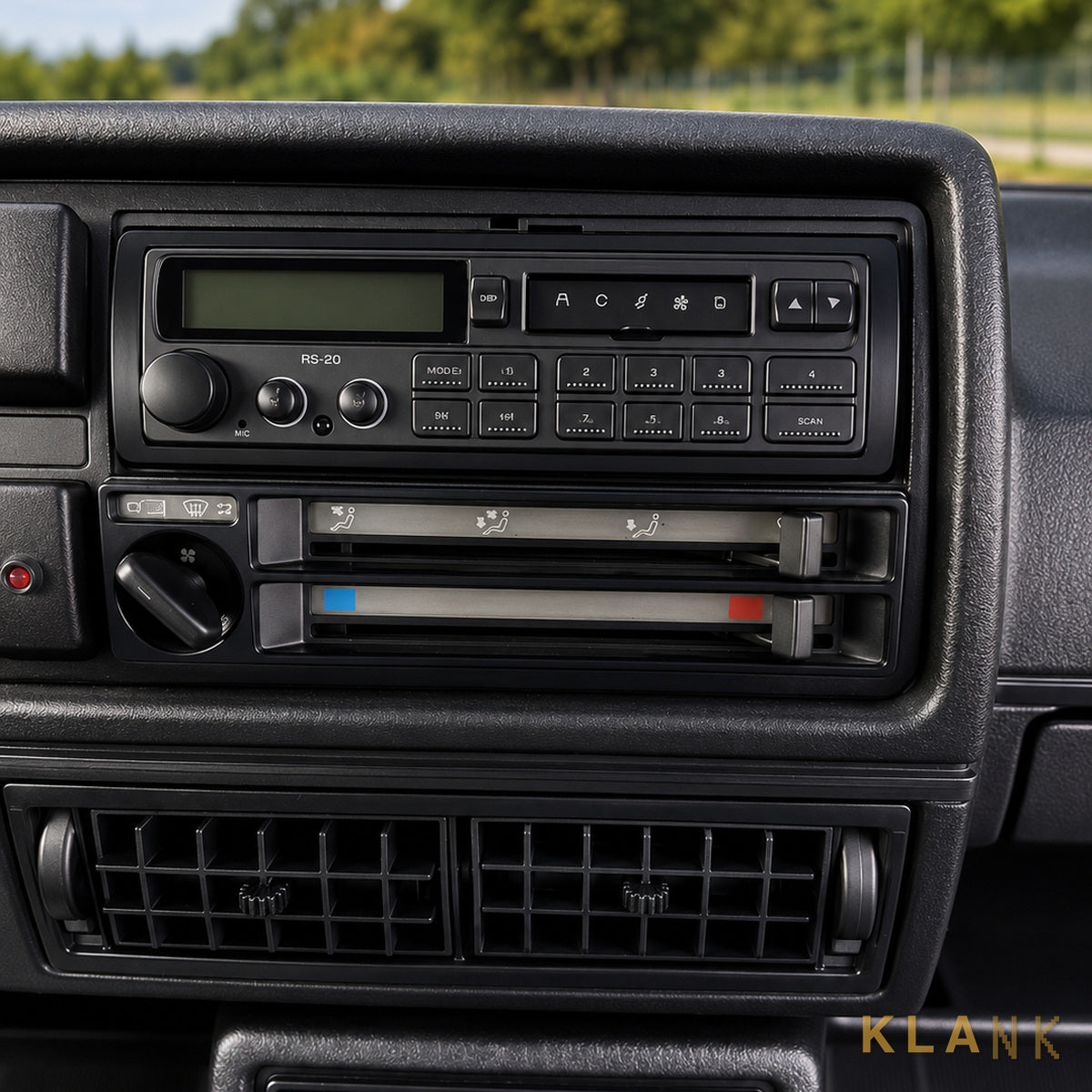 KLANK radio fitted — BMW E30 · Amber backlight